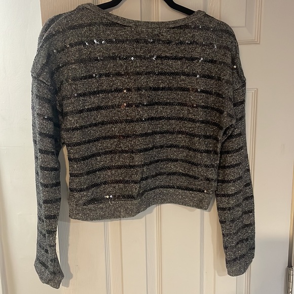 Forever 21, grey, sequins, long sleeve, cropped sweater - Picture 5 of 6